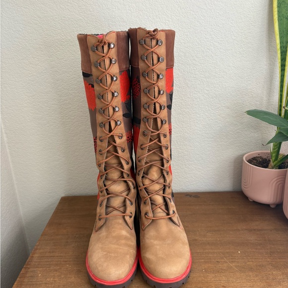 RARE Vintage Timberland Tan and Red Lace Up Boots - Picture 3 of 7